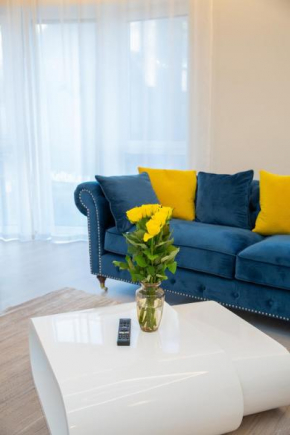 Luxurious Blue&Yellow Apartment in Kaunas Center, Kaunas